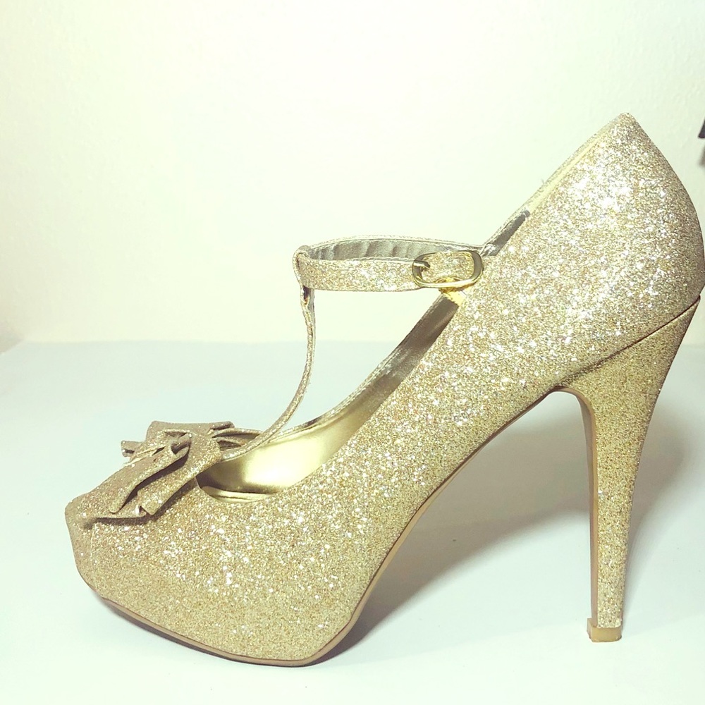 Steve Madden Gold Sparkle Tstrap Heels Sz 9